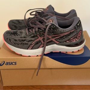 Asics sneakers. Size 7. Goretex. Like new with box